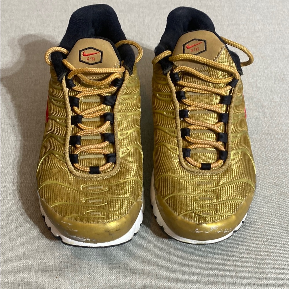 Nike Air Max Plus TN BG Metallic Gold Red Reflective AR0259-700 Youth US Size 7Y